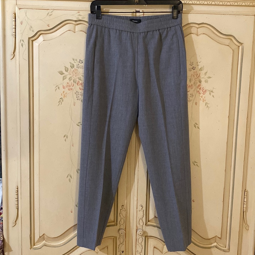 Theory Grey Wool pants in good condition.
